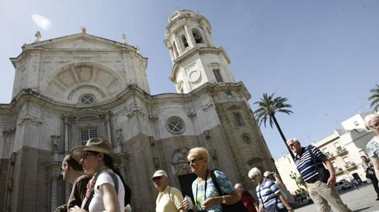 La Voz de Cádiz: Cádiz espera la llegada de turistas