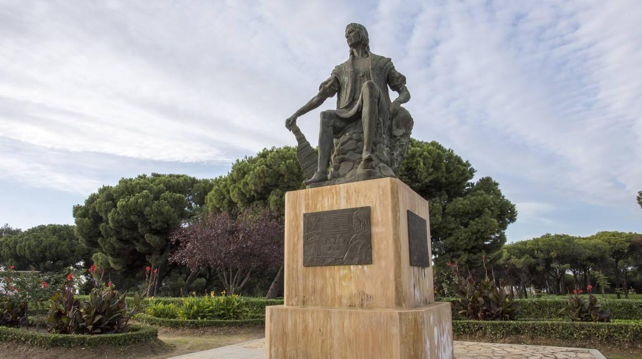 Monumento a Cristóbal Colón en el experior del Monasterio de La Rábida, provincia de Huelva..