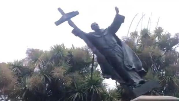 Mi vecino, el de las estatuas