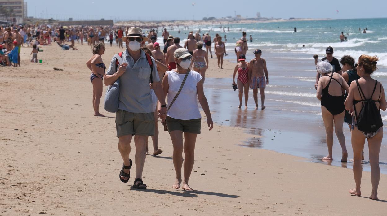 La Voz de Cádiz: Las playas, tesoro y refugio