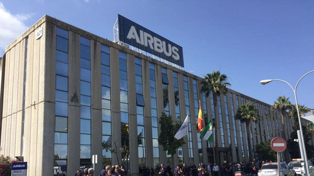 Acceso a la factoría de Airbus en Puerto Real.