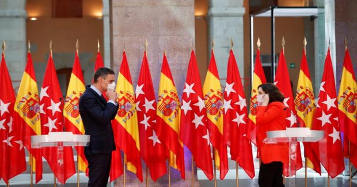 Foto de la reunión entre Pedro Sánchez e Isabel Díaz Ayuso.