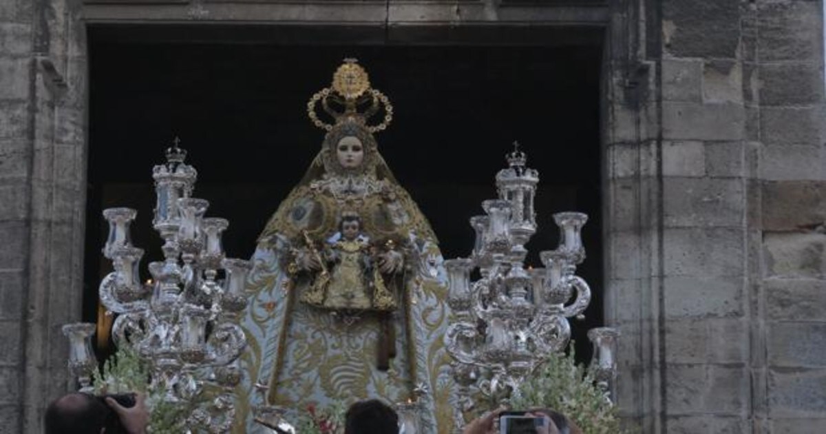 Procesión de la Virgen del Rosario, patrona de Cádiz.
