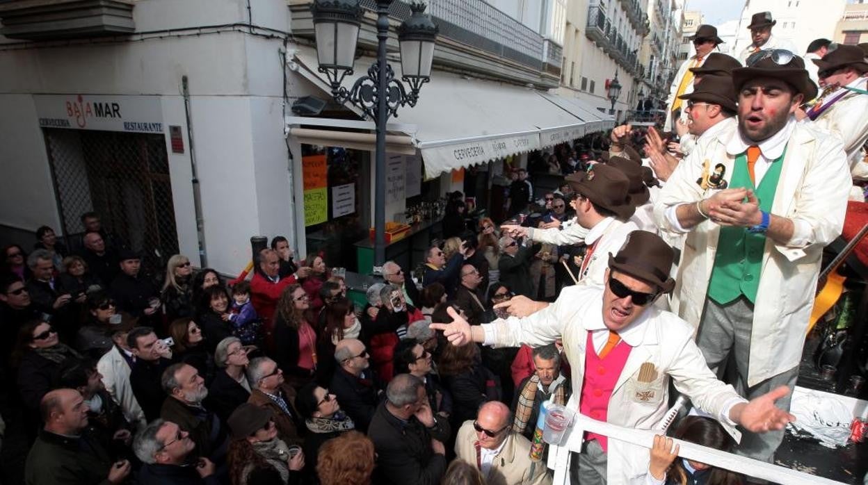 Manuel López Sampalo: Febrero: Cádiz se tira por los bloques