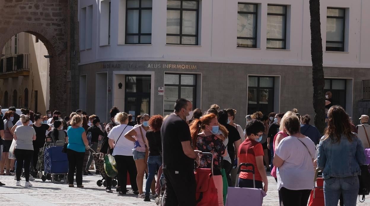 La Voz de Cádiz: La política social:una bandera raída en cádiz