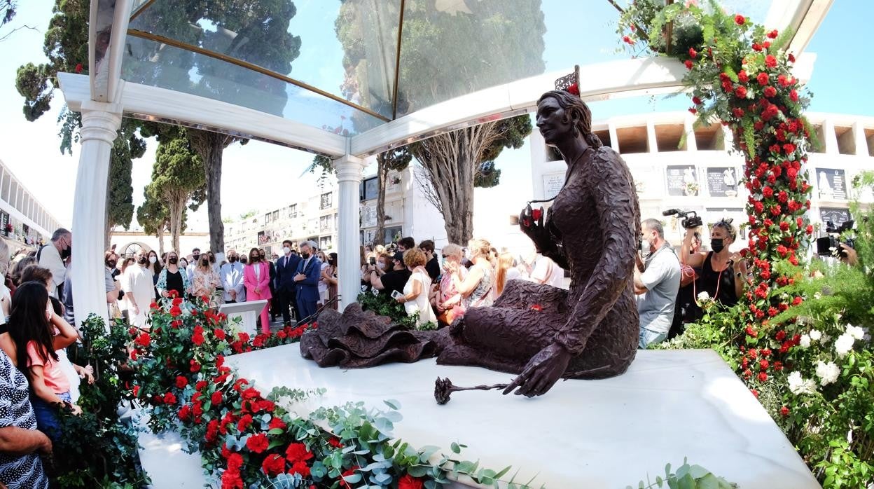 La Voz de Cádiz: Rocío Jurado, la artista que supera al ‘couché’