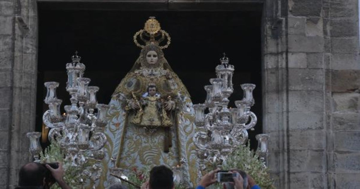 La Virgen del Rosario, patrona de Cádiz.