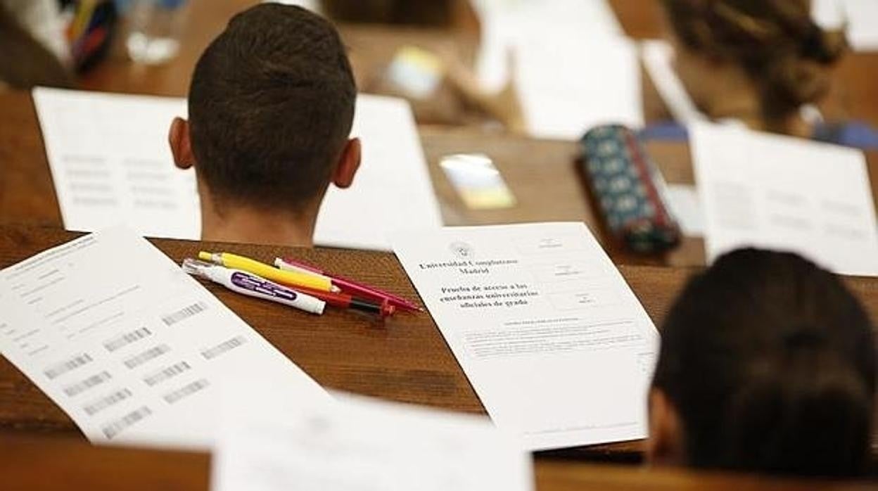 La Voz de Cádiz: El reto de cuidar a nuestros jóvenes en Bachillerato