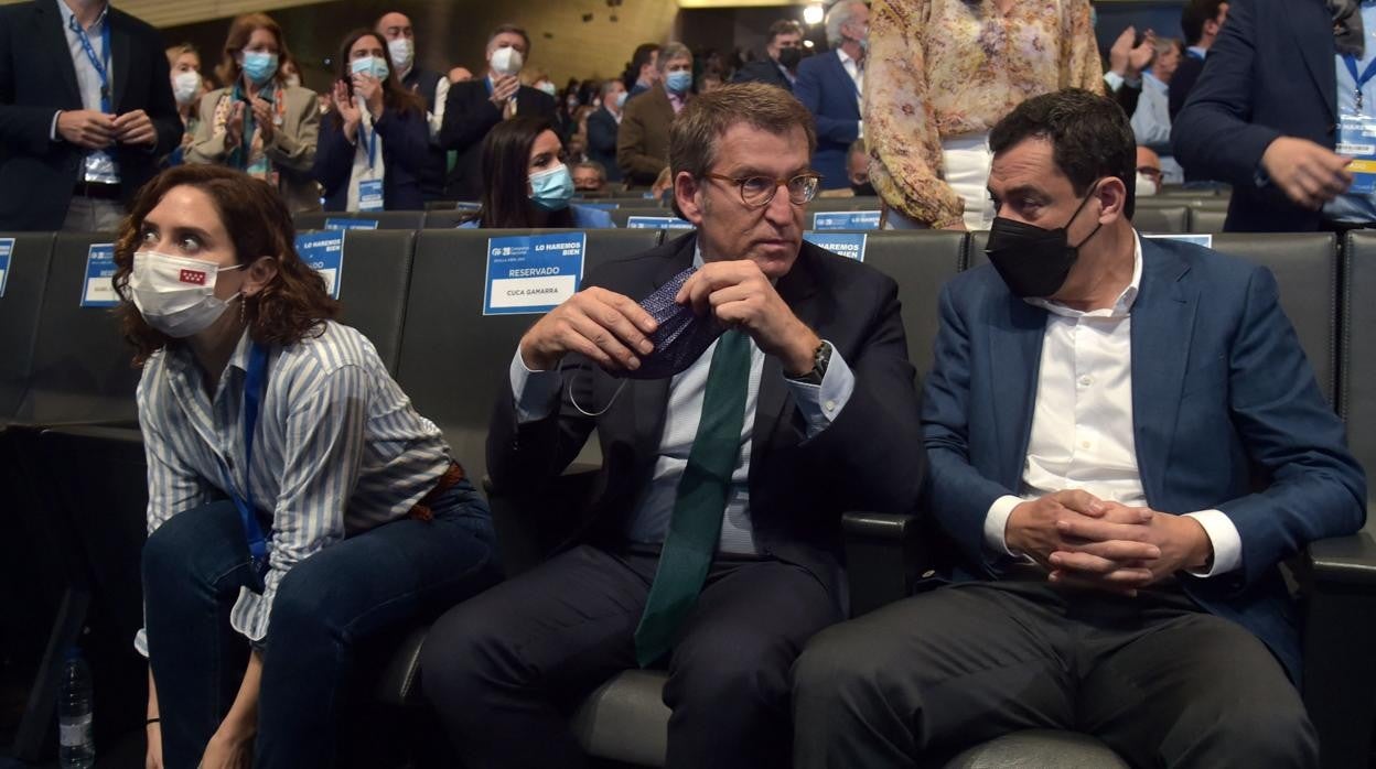 Ayuso, Feijóo y Juanma Moreno, ayer durante el congreso del PP.