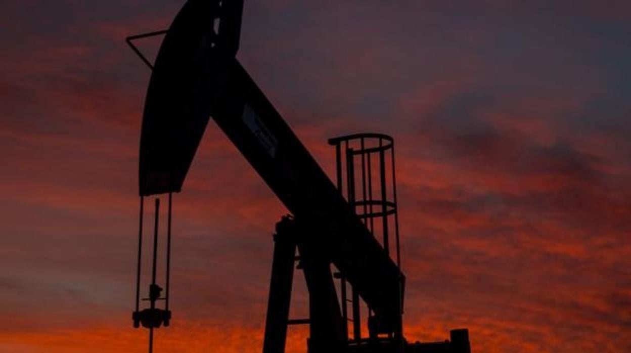 Nemesio Fernández Cuesta: El petróleo en su laberinto