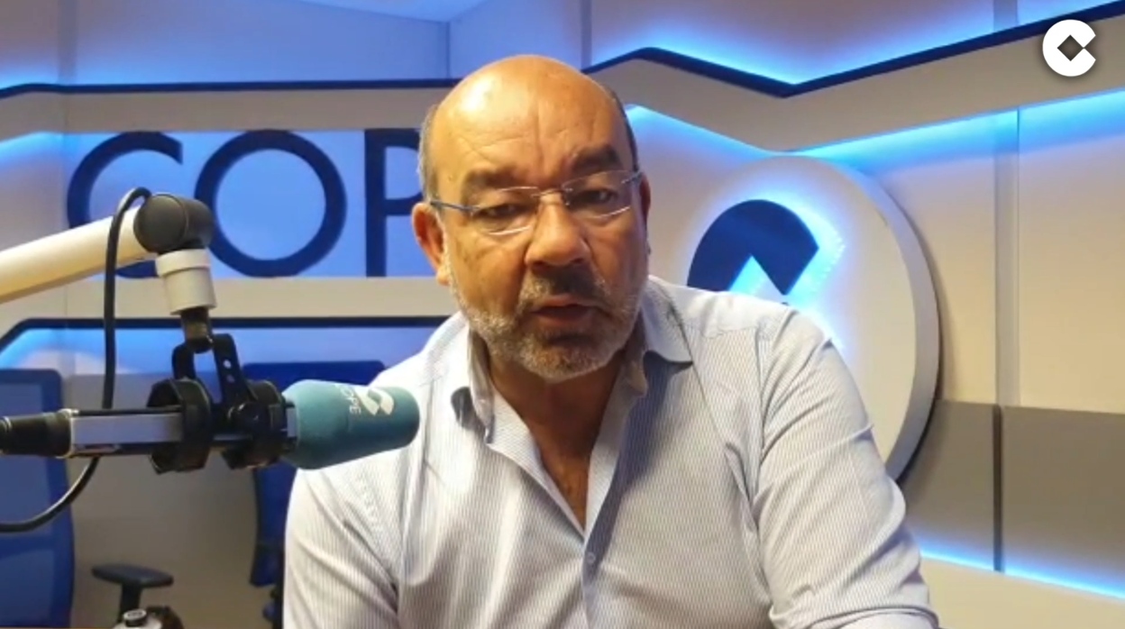 «Aquí el amigo no da puntada sin hilo»