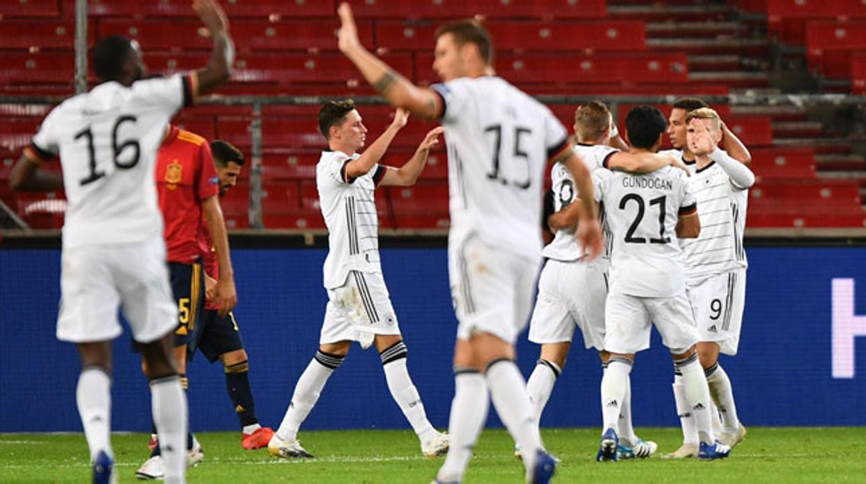 Los jugadores de Alemania celebran el 1-0 ante España