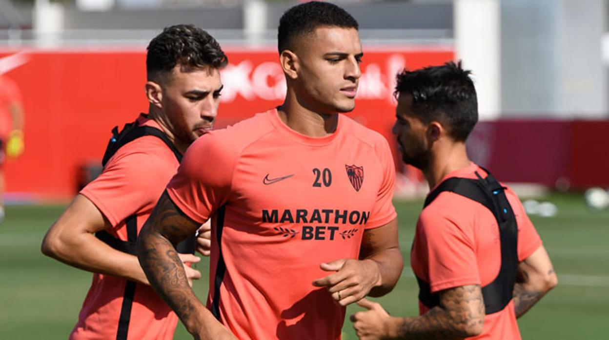 Diego Carlos, durante un entrenamiento del Sevilla