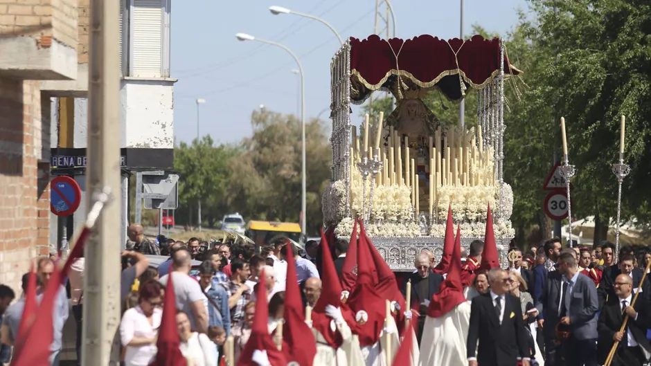 Los nazarenos de Padre Pío no entrarán este año en la parroquia de los  Dolores del Cerro