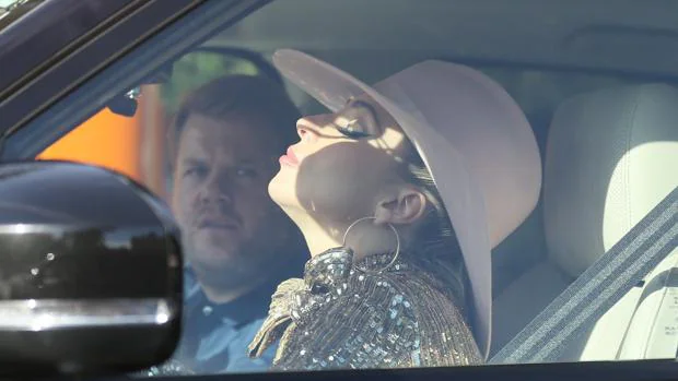 Lady Gaga se atreve con el karaoke sobre ruedas de James Corden