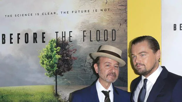 Fisher Stevens y Leonardo DiCaprio en el preestreno del documental «Before the Flood» en Los Ángeles