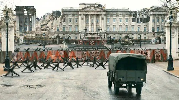 Una imagen de Buckingham Palace en la serie «SS-GB»