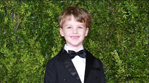 Ian Armitage, protagonista de Young Sheldon