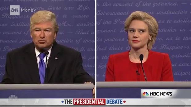 Una de las parodias de Baldwin y McKinnon imitando a Trump y Clinton durante el debate electoral