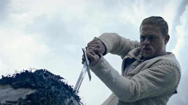 Charlie Hunnam protagoniza «El Rey Arturo: La leyenda de Excálibur», de Guy Ritchie