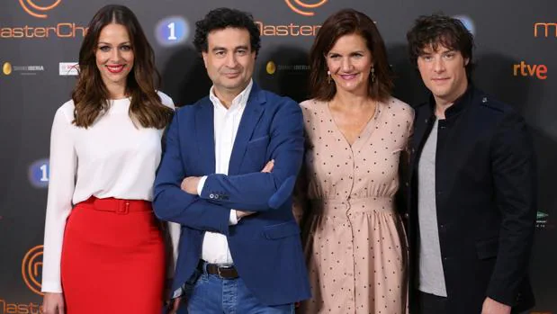 Eva González, Pepe Rodríguez, Samantha Vallejo-Nágera y Jordi Cruz, presentadora y jueces de «Masterchef»