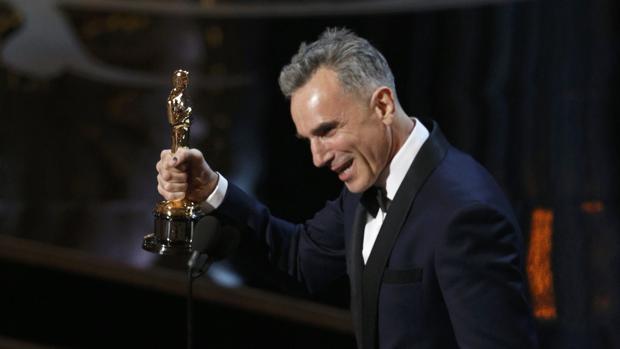 Daniel Day-Lewis tras recibir el Oscar en 2013 por «Lincoln»