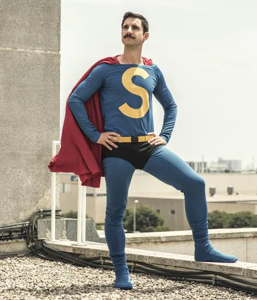 Dani Rovira vestido de «Superlópez»