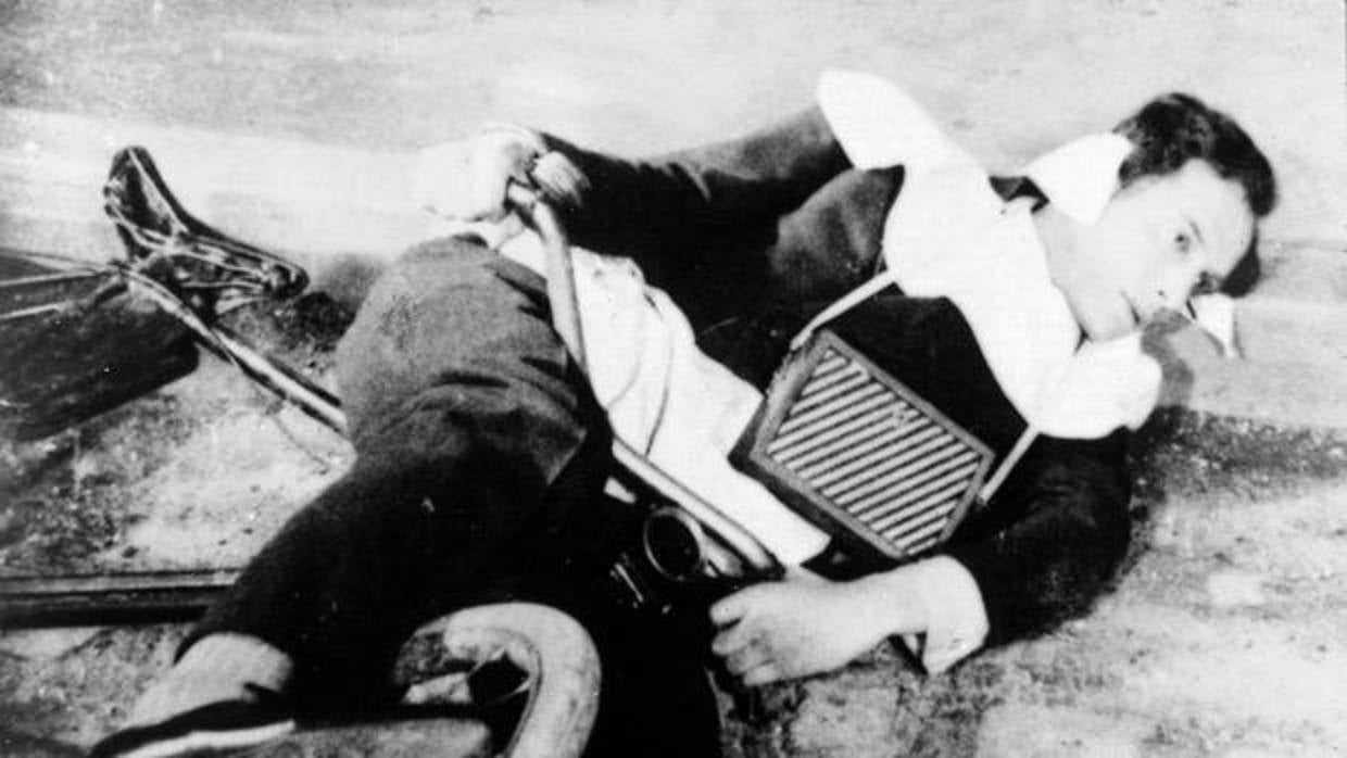 Fotograma de «Un perro andaluz», de Luis Buñuel