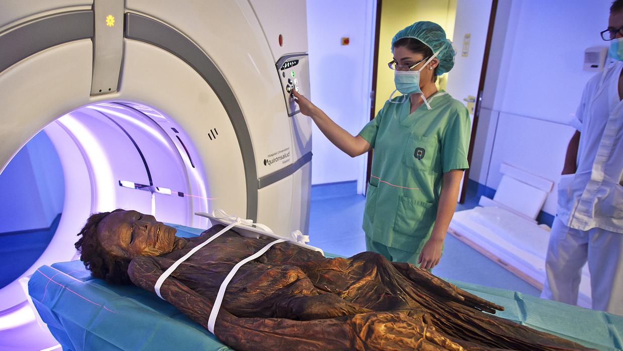 Espectacular imagen de una de las momias analizadas en el Hospital Universitario Quirónsalud de Madrid