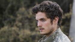 Daniel Sharman es el encargado de dar vida a Troy Otto en la ficción