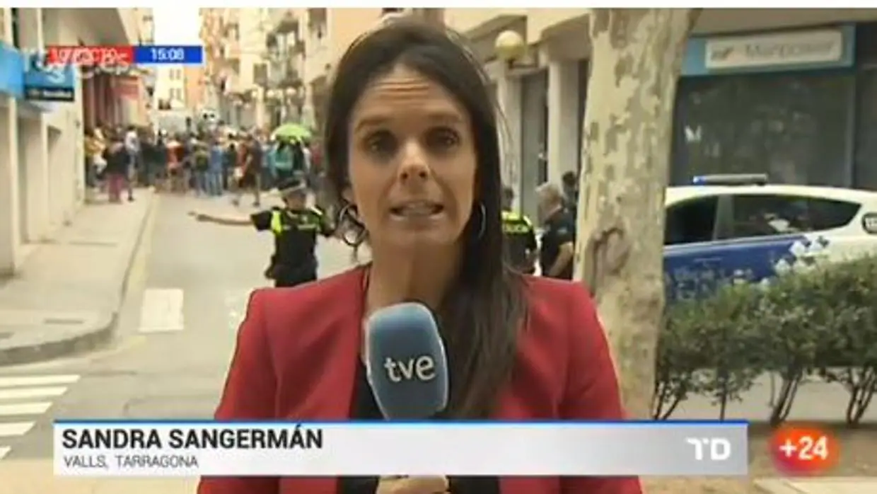 Gran tensión en un directo de TVE sobre los registros en Cataluña: «Están agrediendo a nuestro reportero»