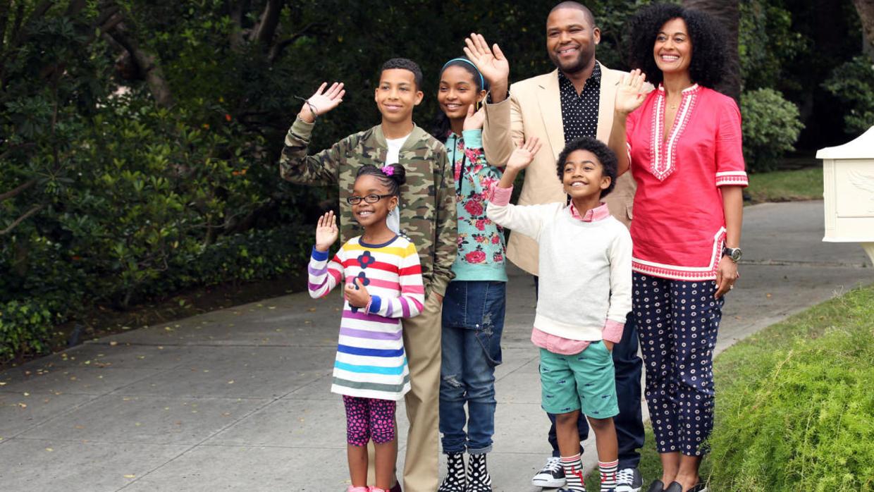 La familia protagonista de la serie «Black-ish»