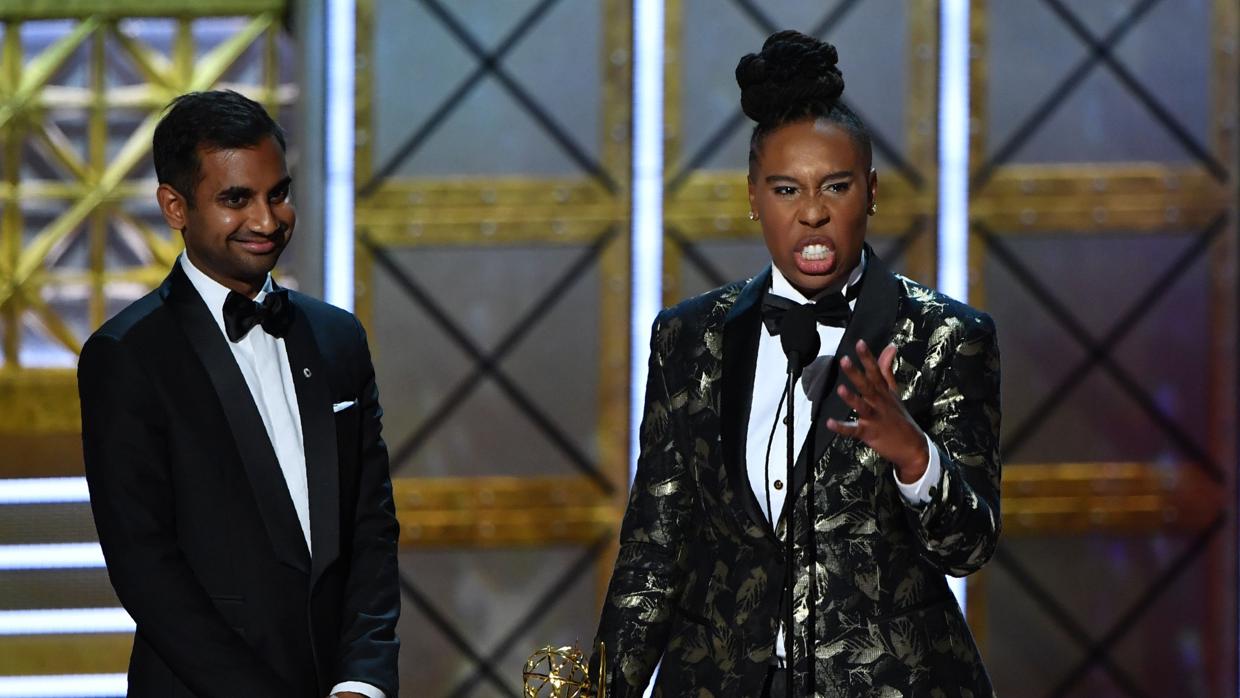 Aziz Ansari y Lena Waithe recogen el Emmy