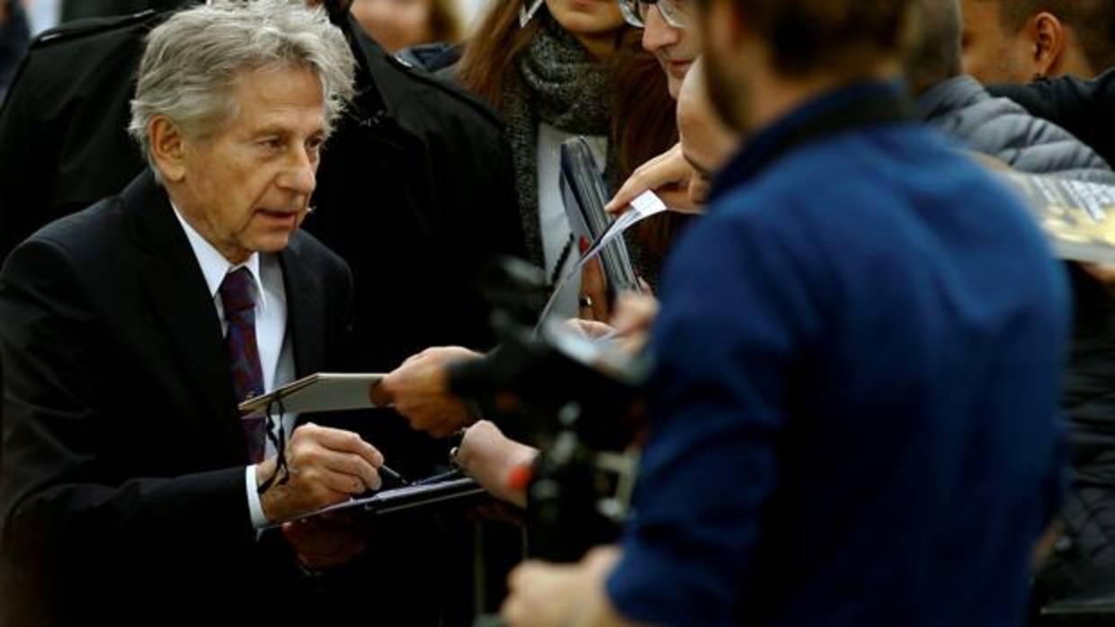 Roman Polanski firma autógrafos a sus seguidores durante el Festival de Zurich celebrado la pasada semana