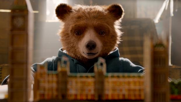 Paddington 2: El «vanidoso y patético» Hugh Grant conoce al oso más carismático de Londres