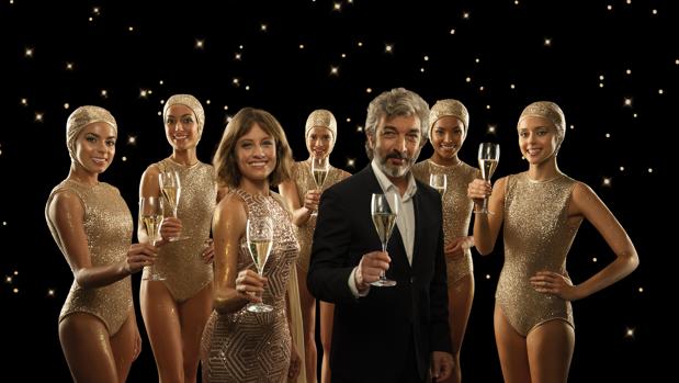 Ricardo Darín y Michelle Jenner se apuntan al brindis perfecto en el anuncio de Navidad de Freixenet