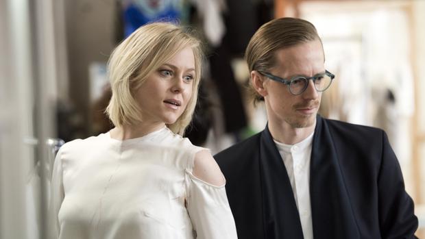 Crítica de Olvídate de Nick: Ex esposas en el ático