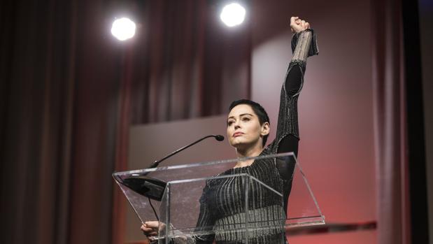 Rose McGowan, contra el negro de los Globos de Oro: «La farsa de Hollywood»