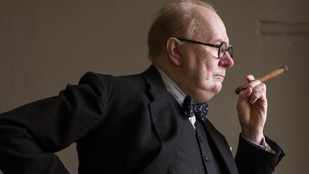 Crítica de El instante más oscuro: Gary Oldman coloniza a Churchill