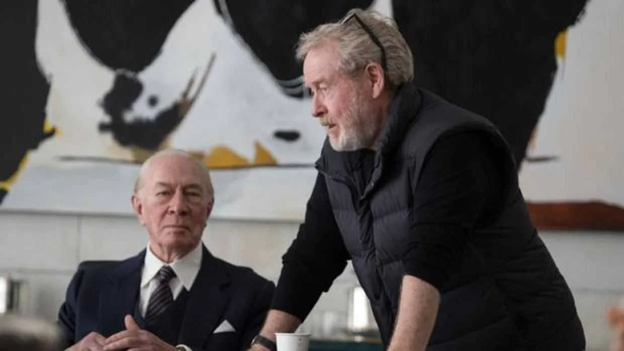 Ridley Scott, con Chistopher Plummer durante el rodaje de las nuevas escenas de «Todo el dinero del mundo»