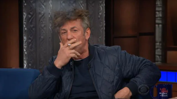 Sean Penn aparece drogado en una entrevista y se pone a fumar en el plató