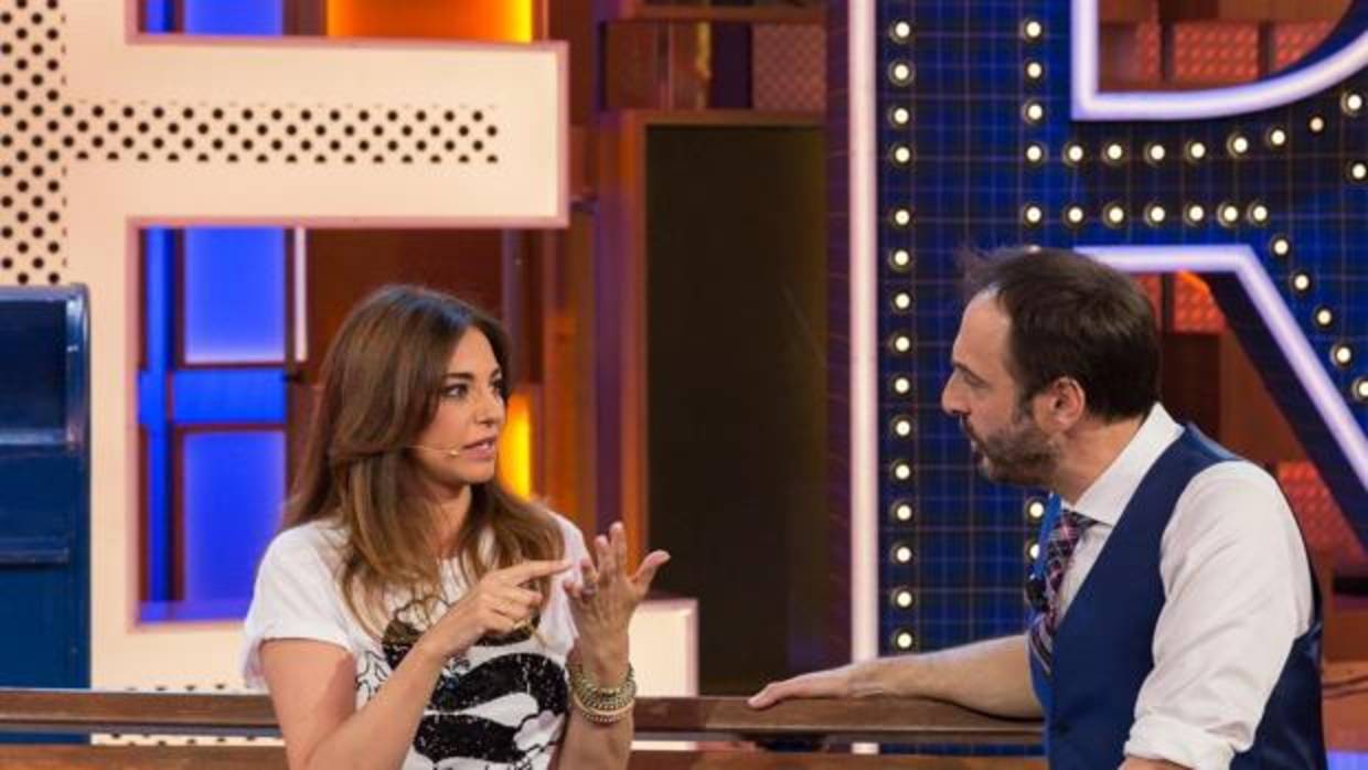 Mariló Montero charla con Roberto Vilar en el plató de Antena 3