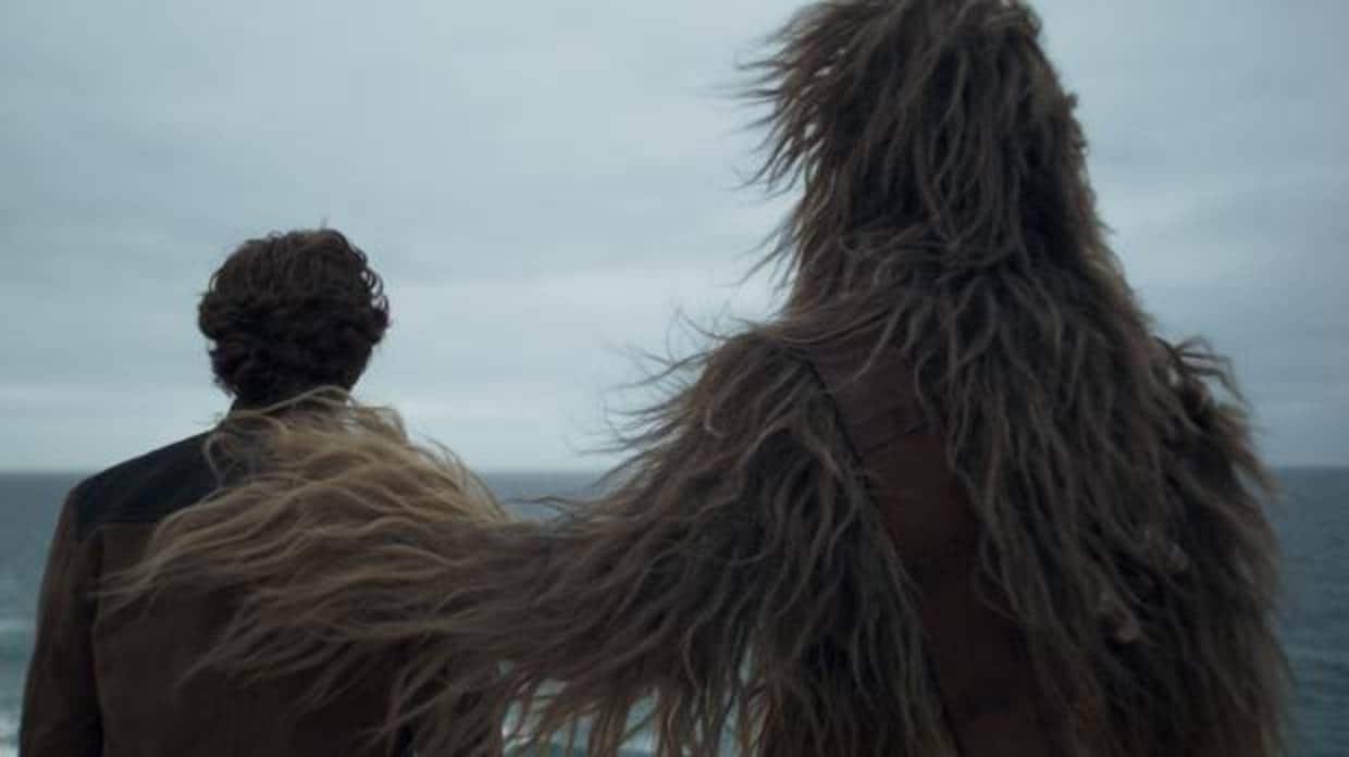 Han Solo y Chewbacca, en una escena de «Han Solo: Una historia de Star Wars»