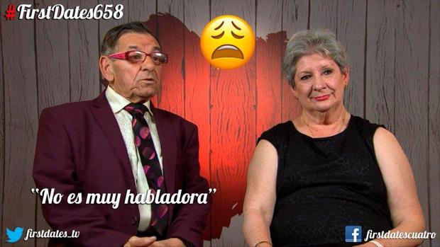 Una comensal pasa olímpicamente de su pareja: «Déjame comer»