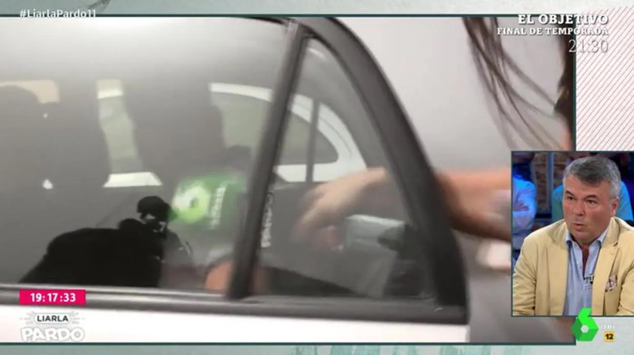 «El Prenda» le pilla la mano con el coche a una reportera de laSexta