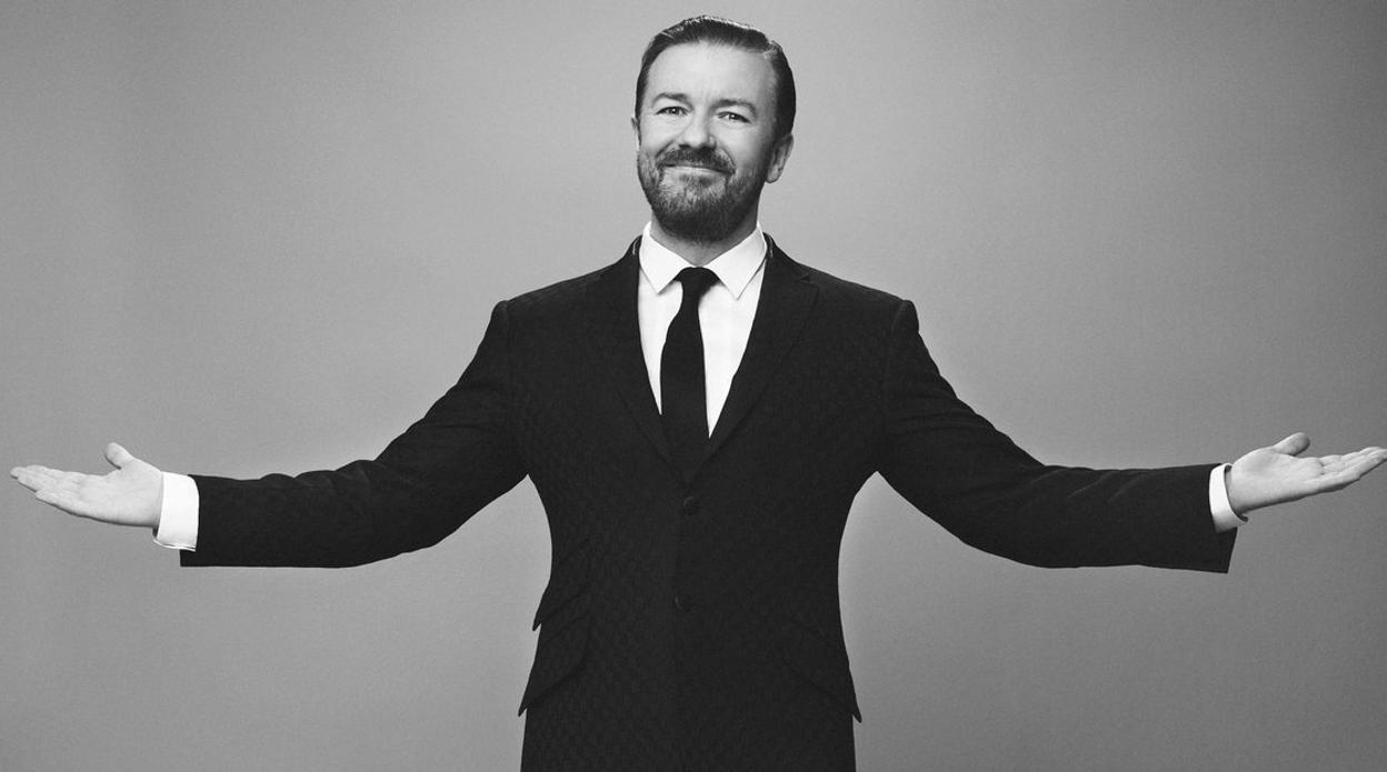Ricky Gervais, en una foto promocionando lsu nueva serie