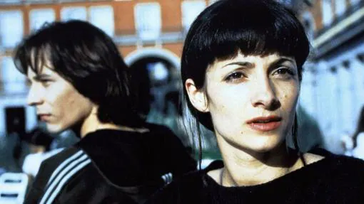 Fele Martínez y Najwa Nimri, protagonistas de «Los amantes del círculo polar» (1998)