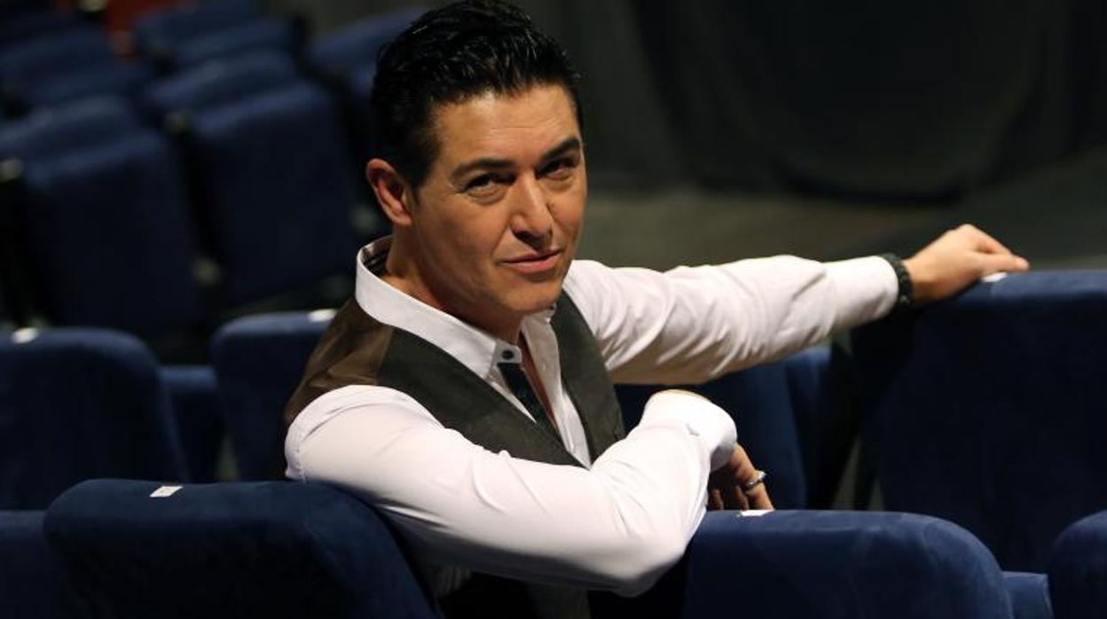Ángel Garó en el palco de butacas antes de una de sus funciones