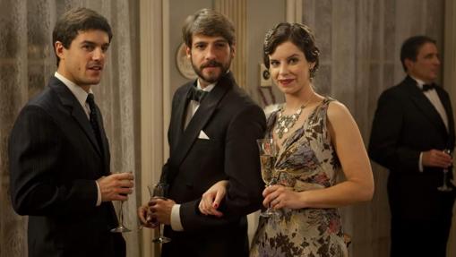 Los actores Alejo Saura, Félix Gómez y Mariona Ribas, en «14 de abril: La República»