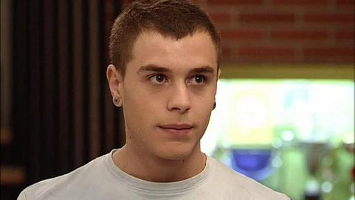 Adrián Rodríguez tenía 22 años cuando en la serie era un adolescente
